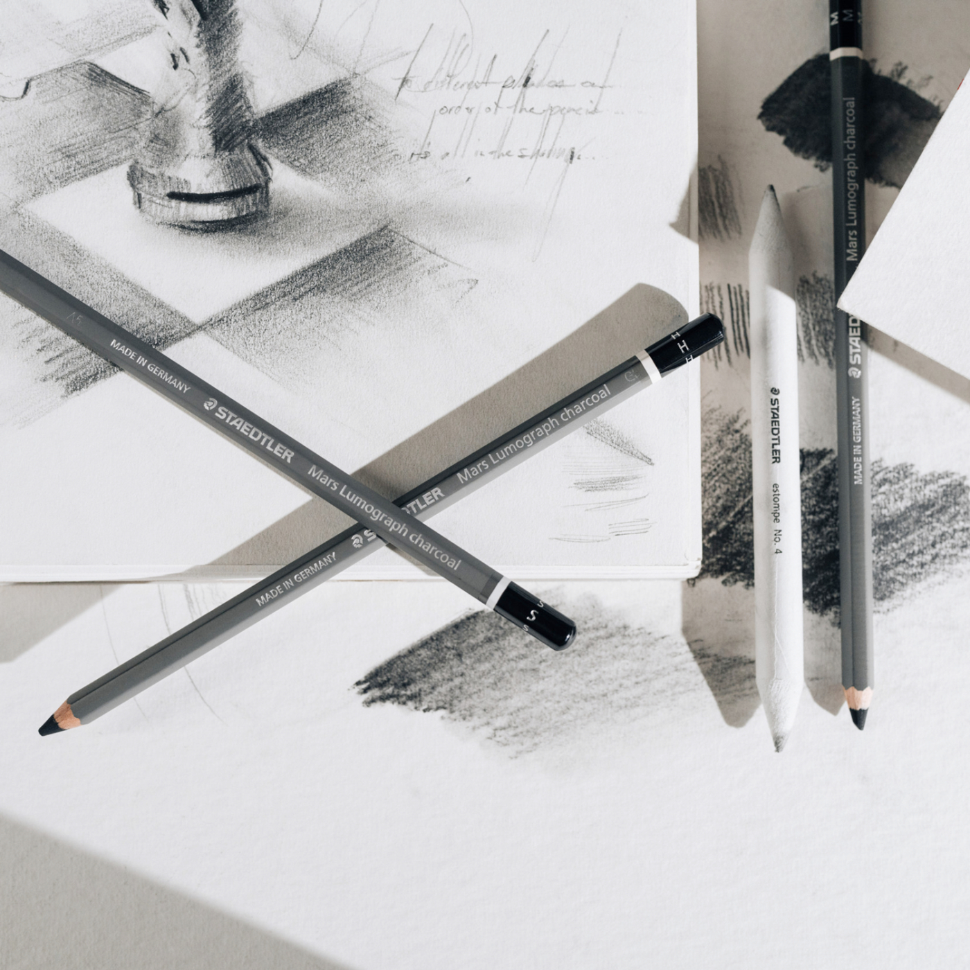 Charcoal pencil Mars Lumograph Set