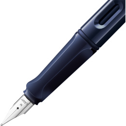 Safari Fountain Dark Dusk Medium in the group Pens / Fine Writing / Fountain Pens at Pen Store (135233)