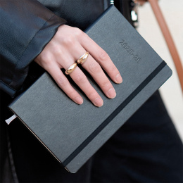 Calendar 18M Daily Soft Cover Large Black in the group Paper & Pads / Planners / 18-Month Planners at Pen Store (135595)